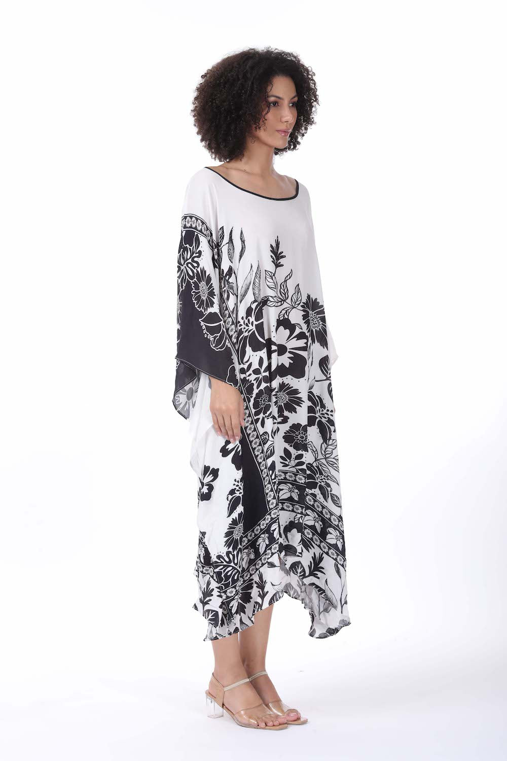 Side view of the black and white Avanti Short Kaftan (TheSwankStore) Viscose Crepe fabric